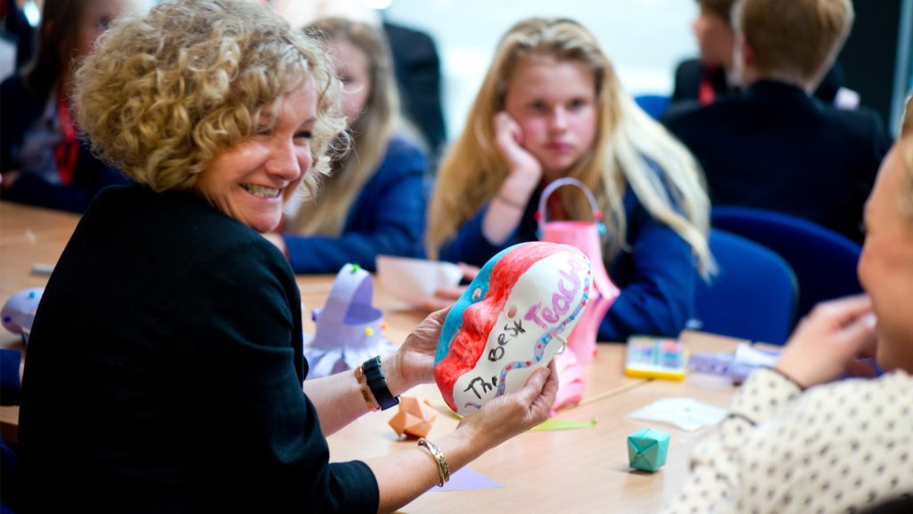 teaching Chinese studies in a confucius institute high school class