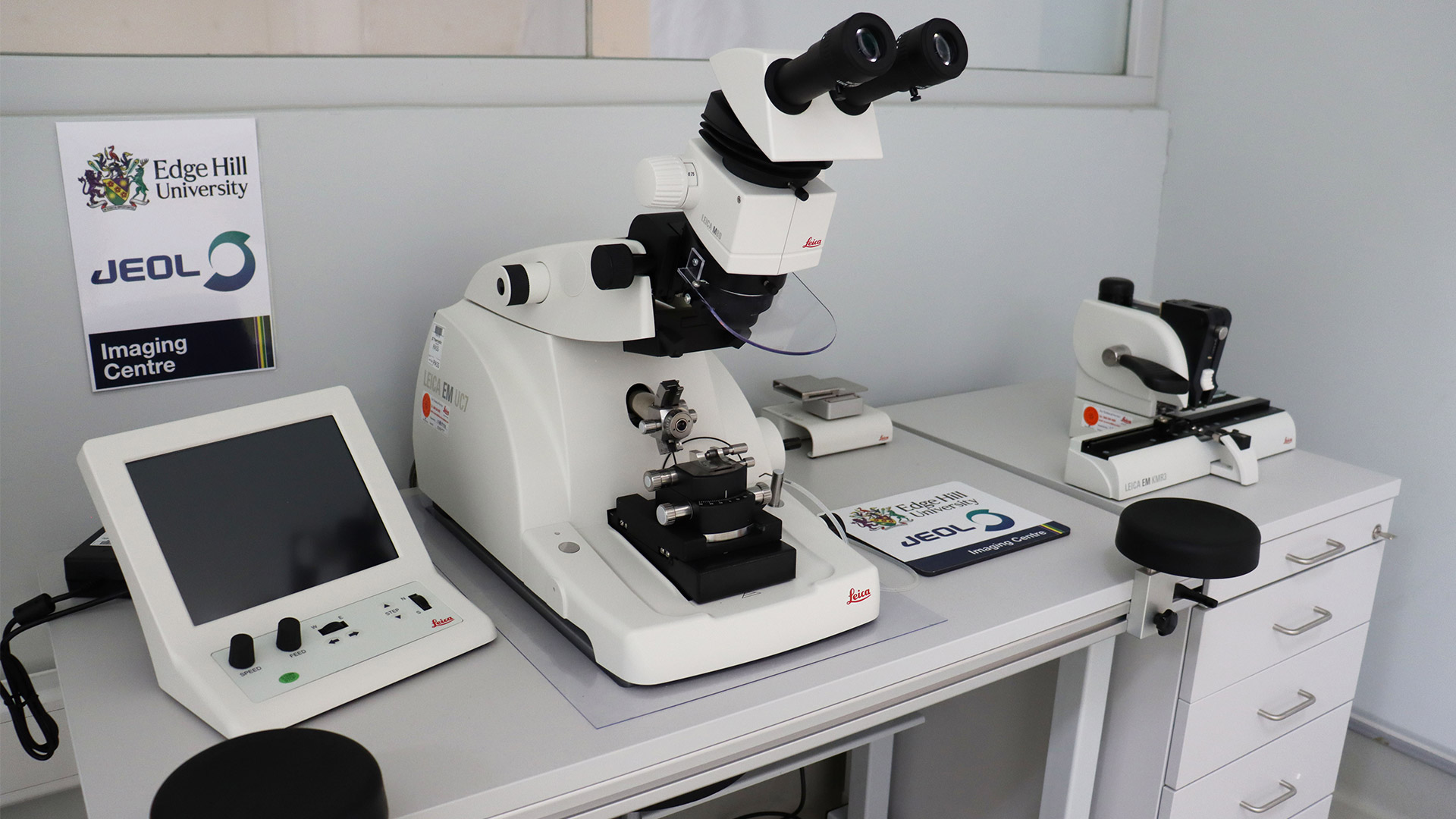 Leica EM UC7 ultramicrotome for ultrathin sectioning