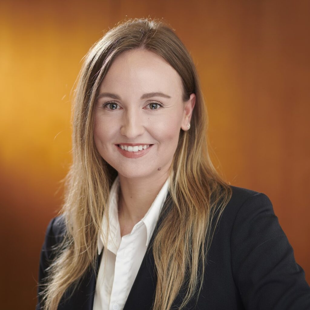 Jennifer Giblin Headshot.