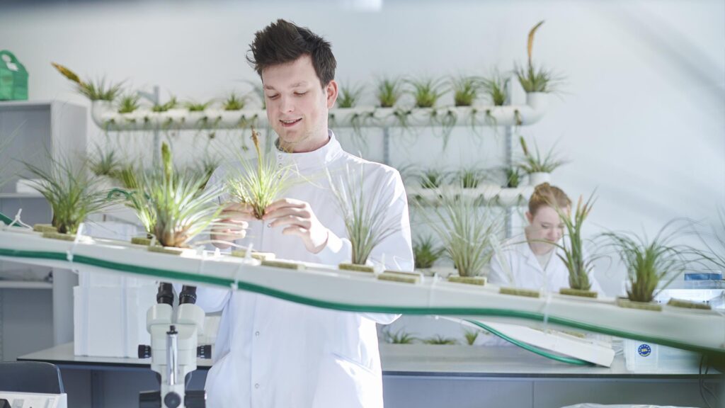 a student in the bioscience labs