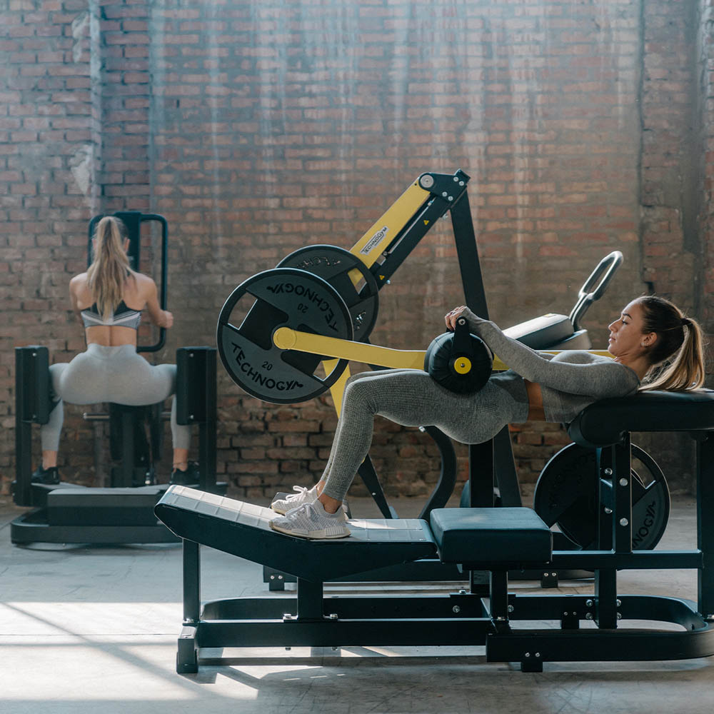 TechnoGym Pure hip thrust (plate loaded)
