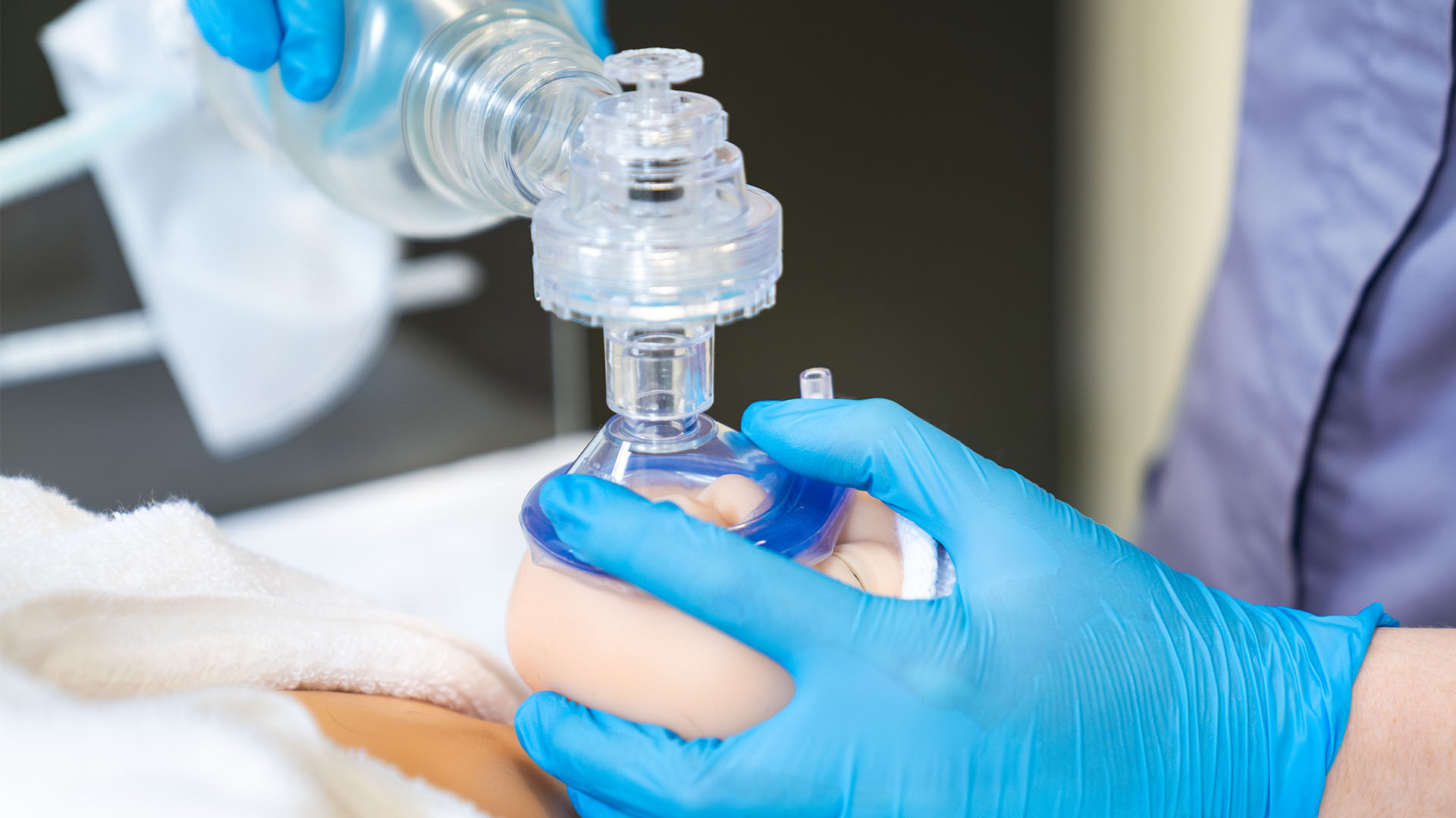 Midwifery student in a simulation setting