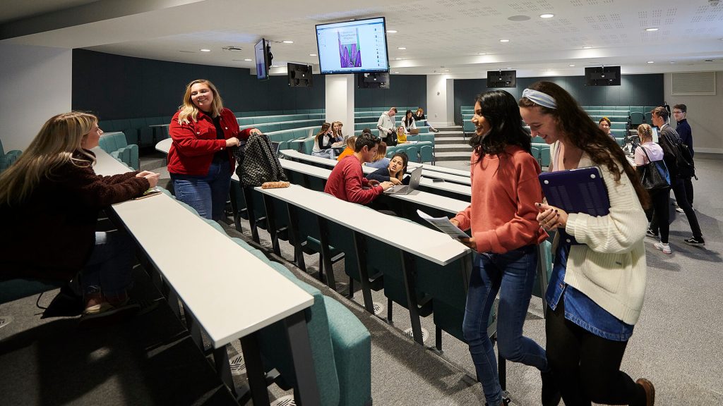 Students enter a Harvard-style lecture theatre in the Law and Psychology building.