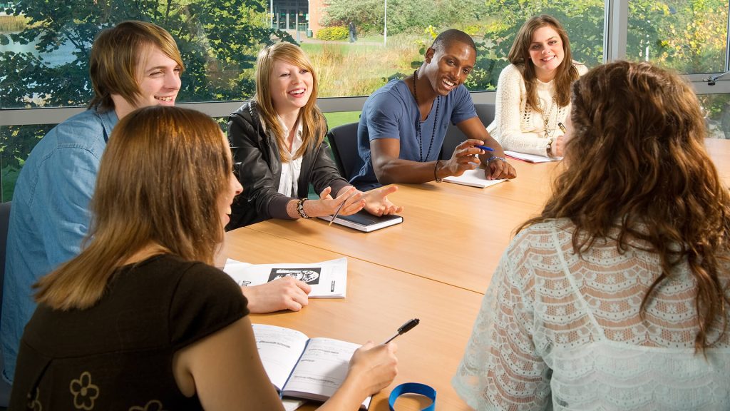 Students participate in a group discussion in a classroom in the Faculty of Education Piazza building.