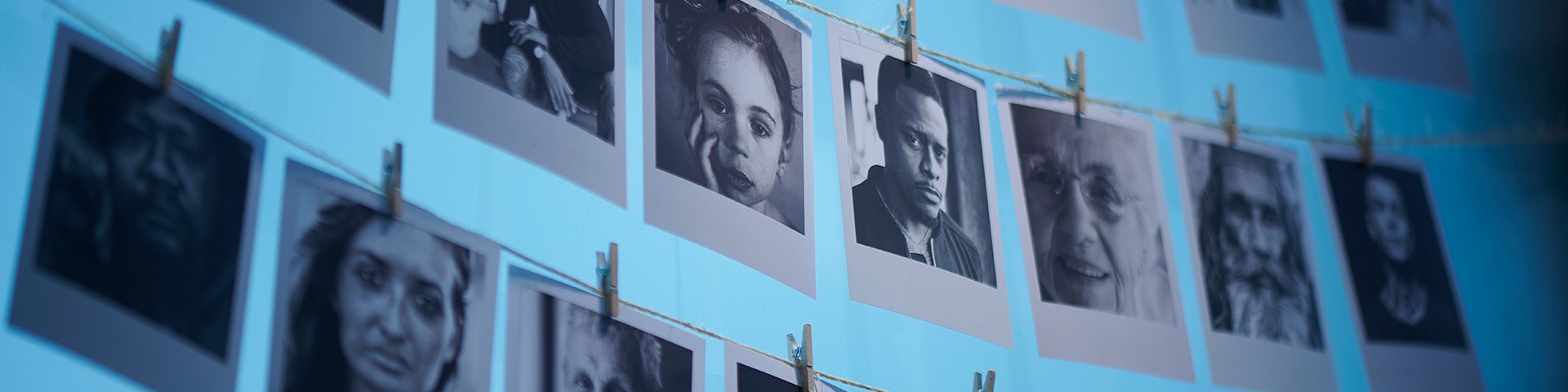 Polaroid faces on strings
