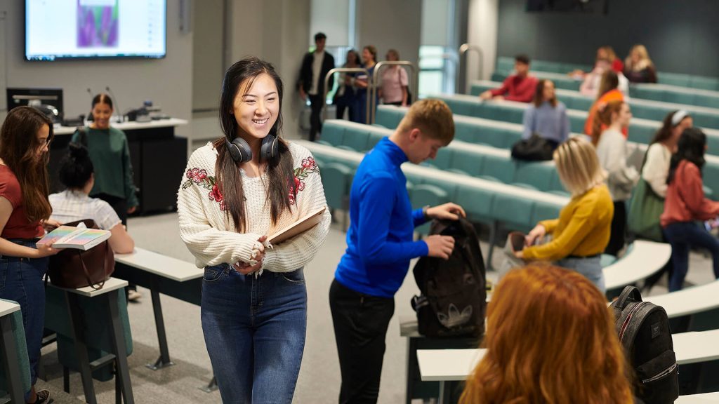 Students take their seats in a Harvard-style lecture theatre in the Law and Psychology building.