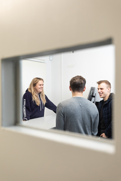 Students in simulation policing environment