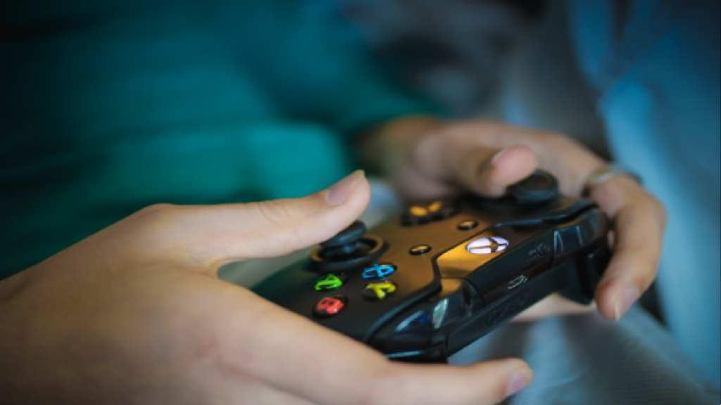 Image of a person holding an Xbox One controller