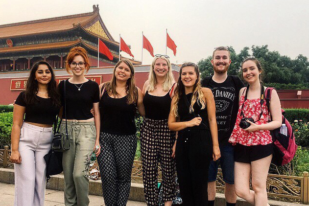 A group of students in China visiting tourist attractions.