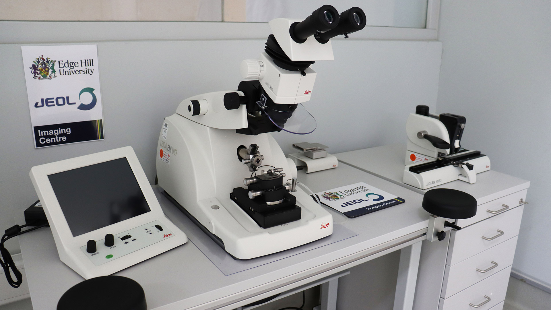 Leica EM UC7 ultramicrotome for ultrathin sectioning 