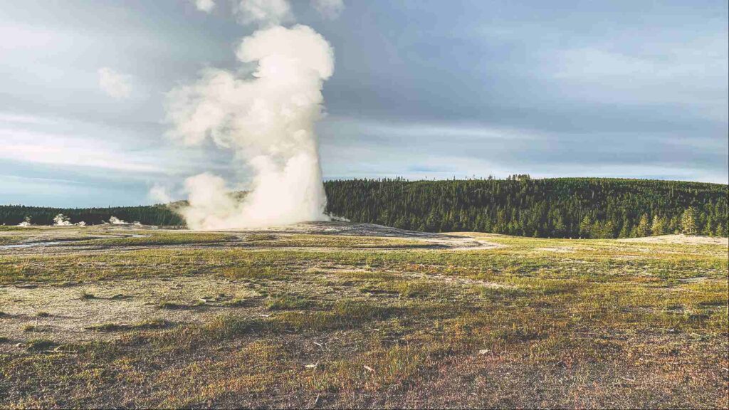 An image of the yellowstone national park