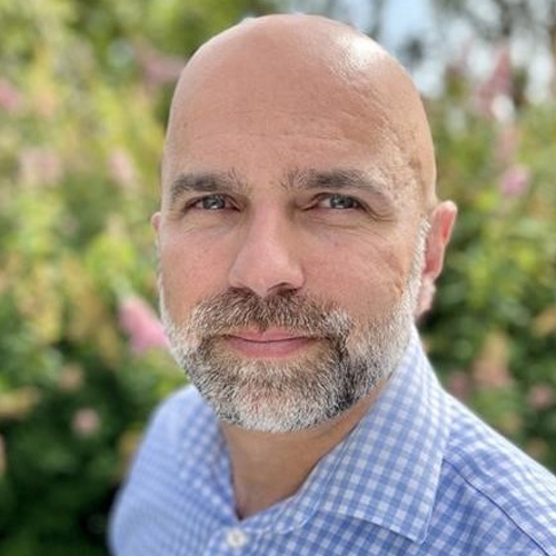 A headshot of Ricardo Lopes