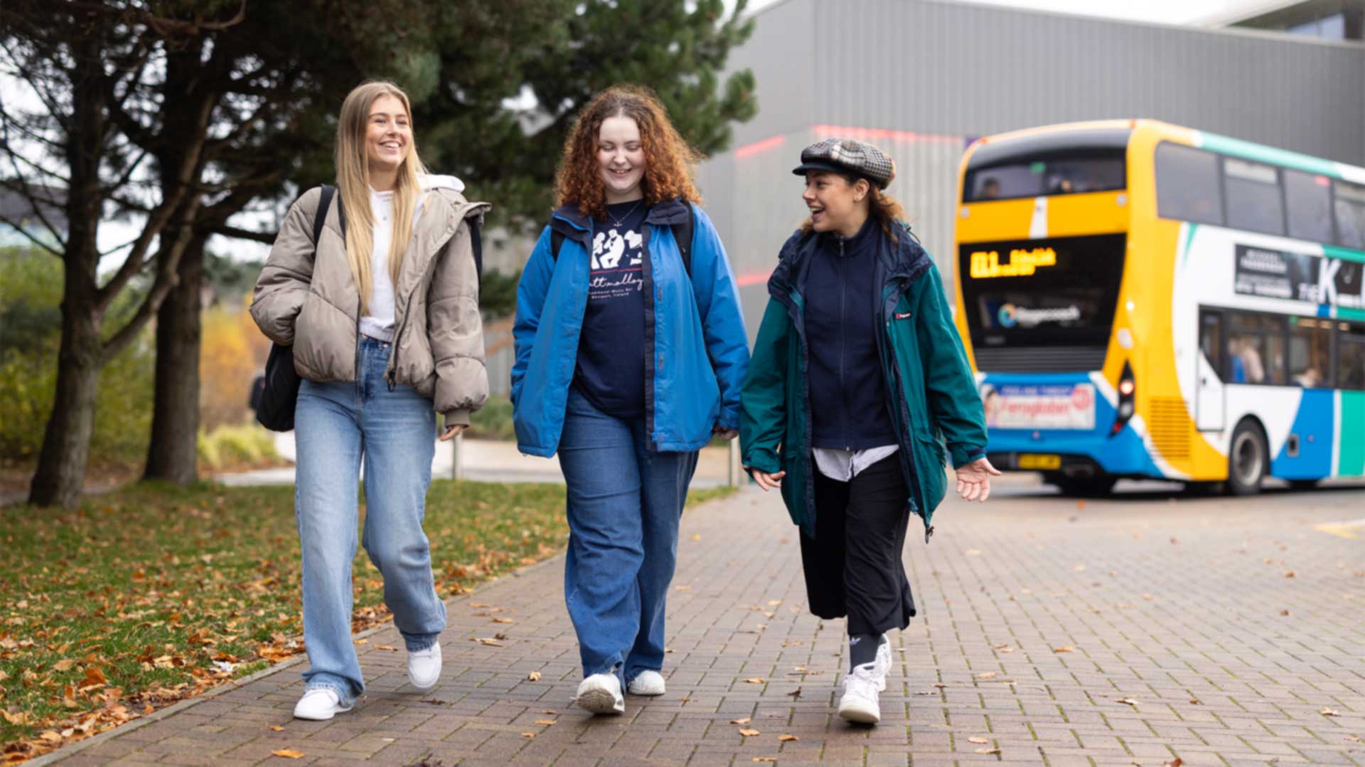 Students using edge link bus