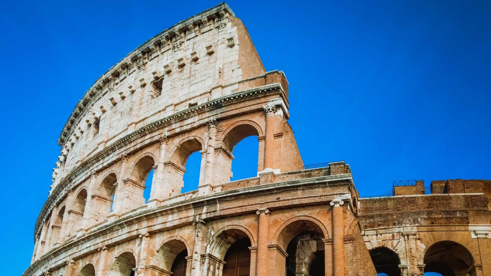 An Italian building against a blue sky