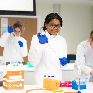 Enioluwa Olawoore profile photo in a biology lab