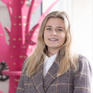 Headshot of Geography alumna Lizzie Ward