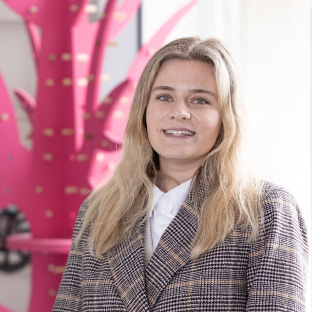 Headshot of Geography alumna Lizzie Ward