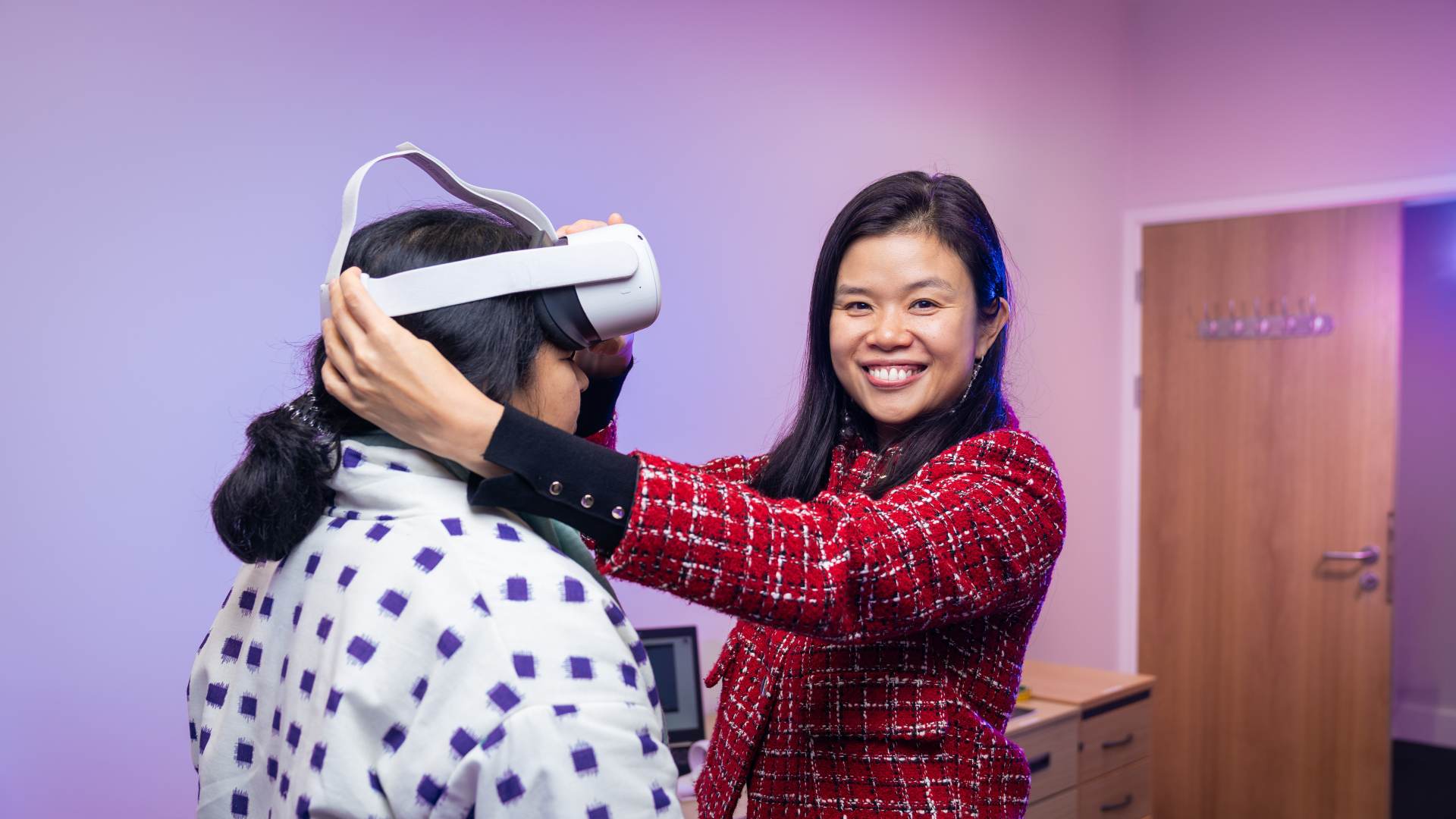 Dorothy Tse performing research