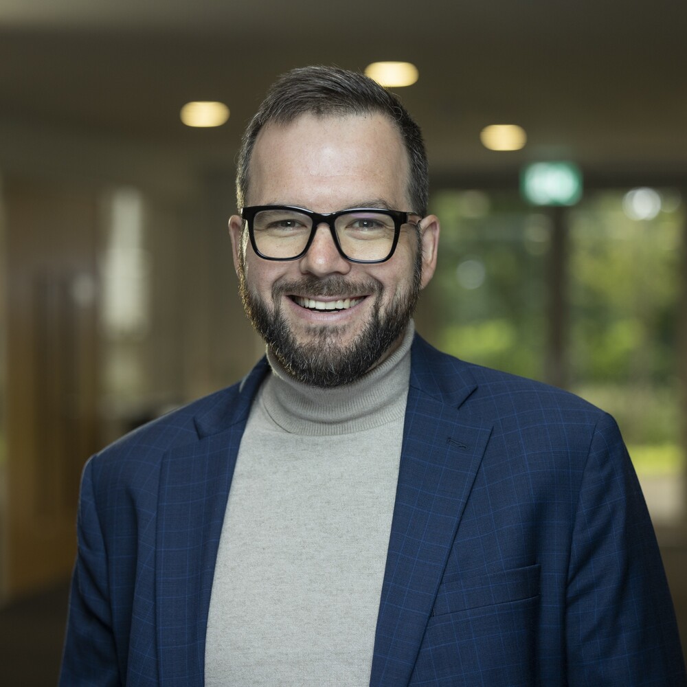 Dr Nicholas Longpré