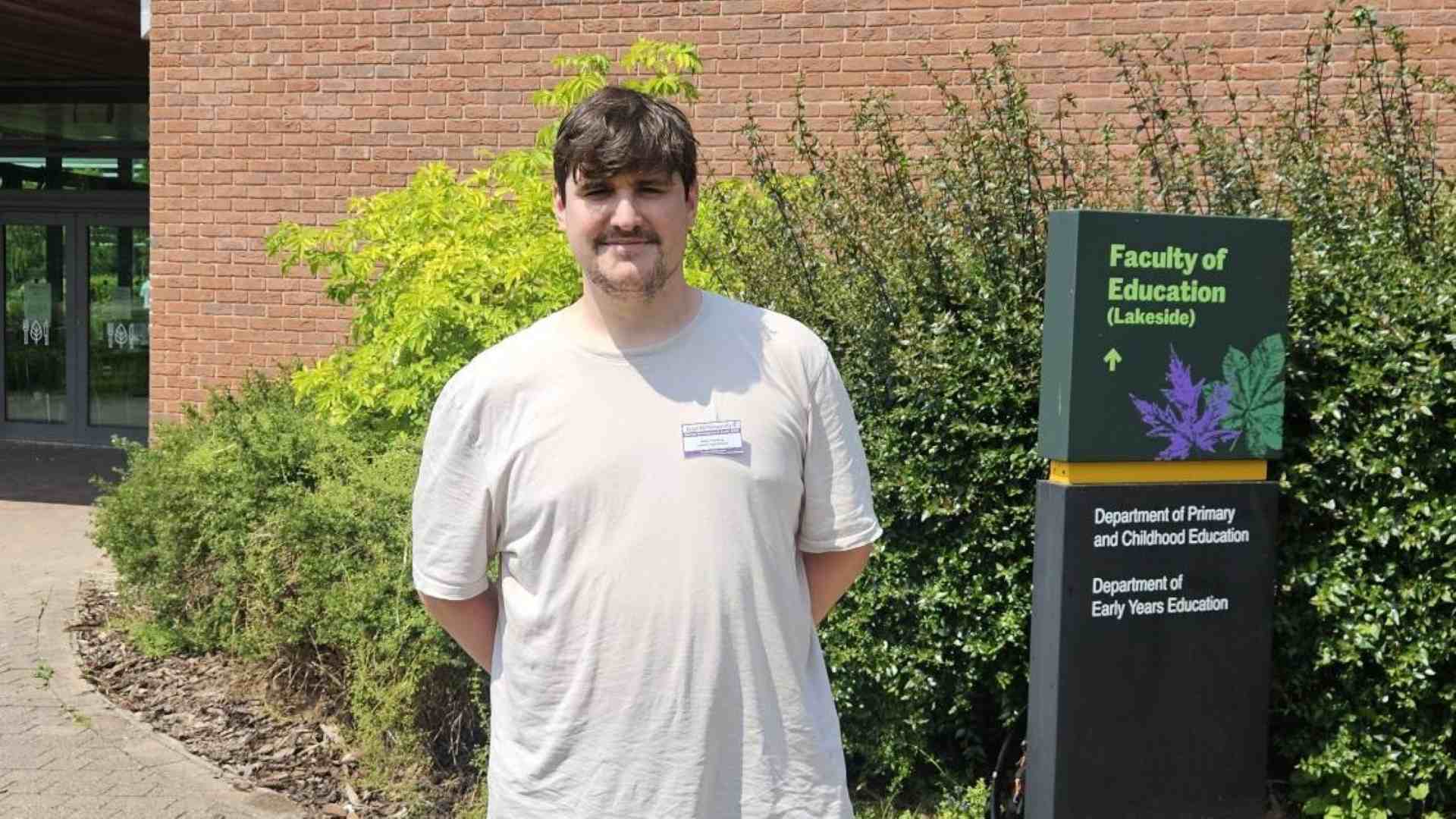 Alumnus Adam Holding