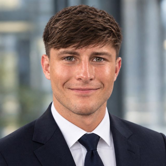 Thomas Carr Headshot